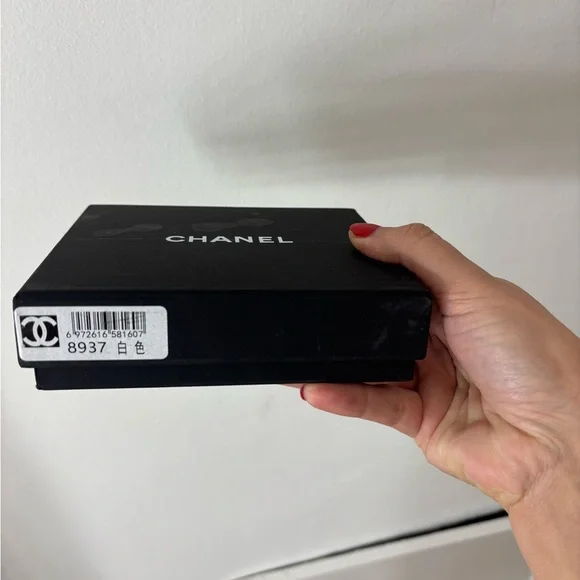 Chanel White Textured Crossbody Bag with Gold Chain - Picture 10 of 10